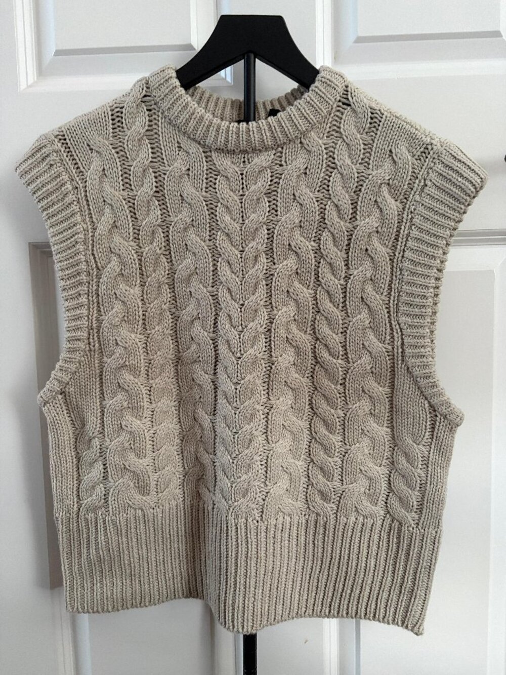 Women’s RD-Style Tan Cable-Knit Crewneck Sweater Vest Small